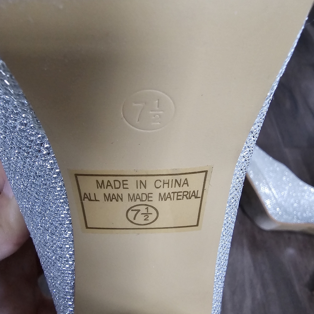 Shoes - Picture 7 of 8